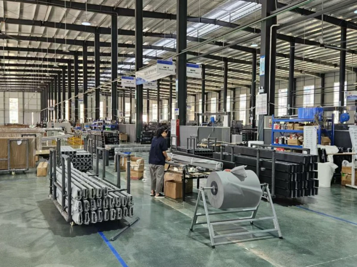 Assembly and packaging — alux pergola factory